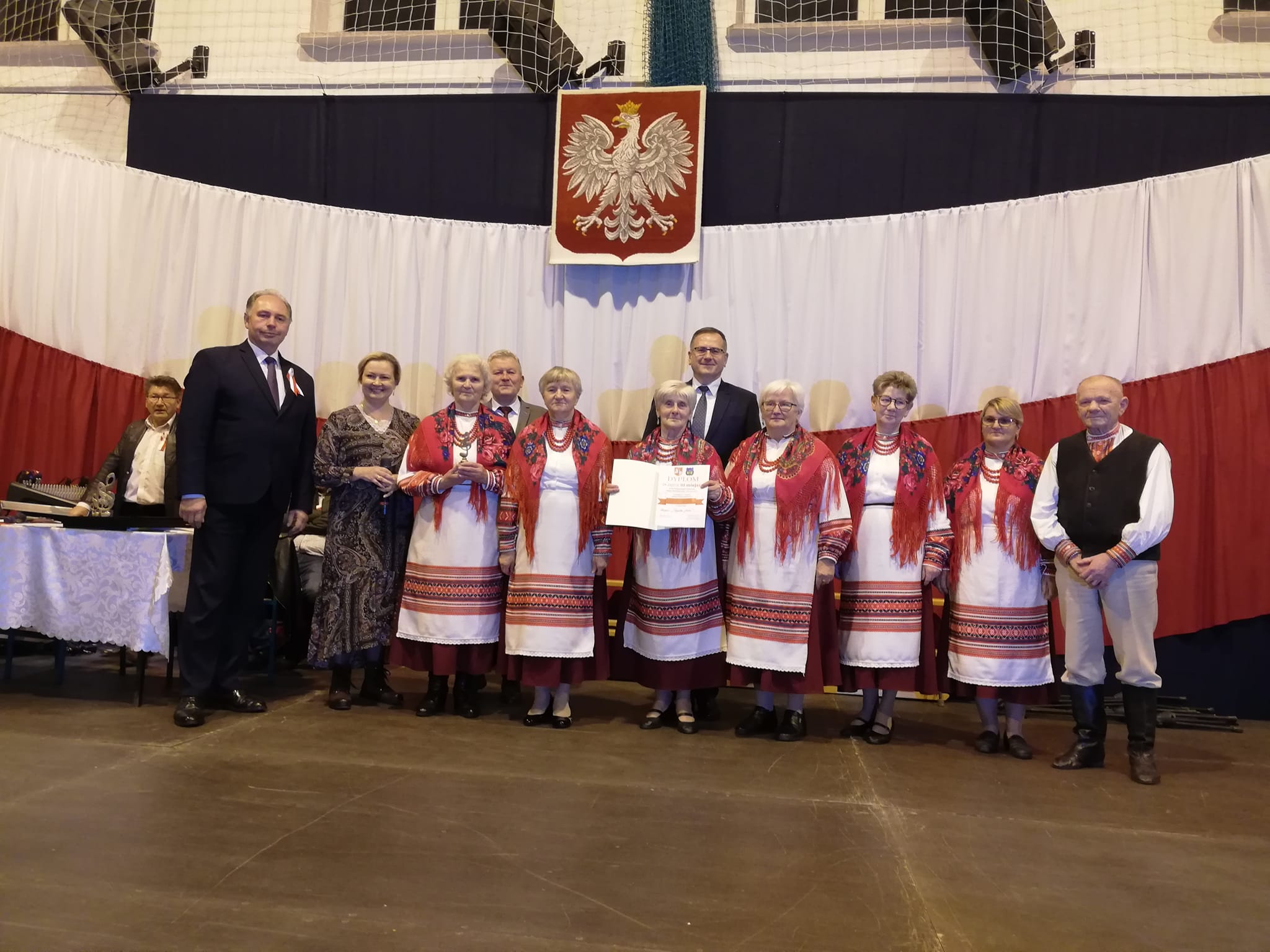 You are currently viewing Zespół POGODNA JESIEŃ zdobył III miejsce na XX Powiatowym Festiwalu Pieśni Patriotycznej w Tucznej